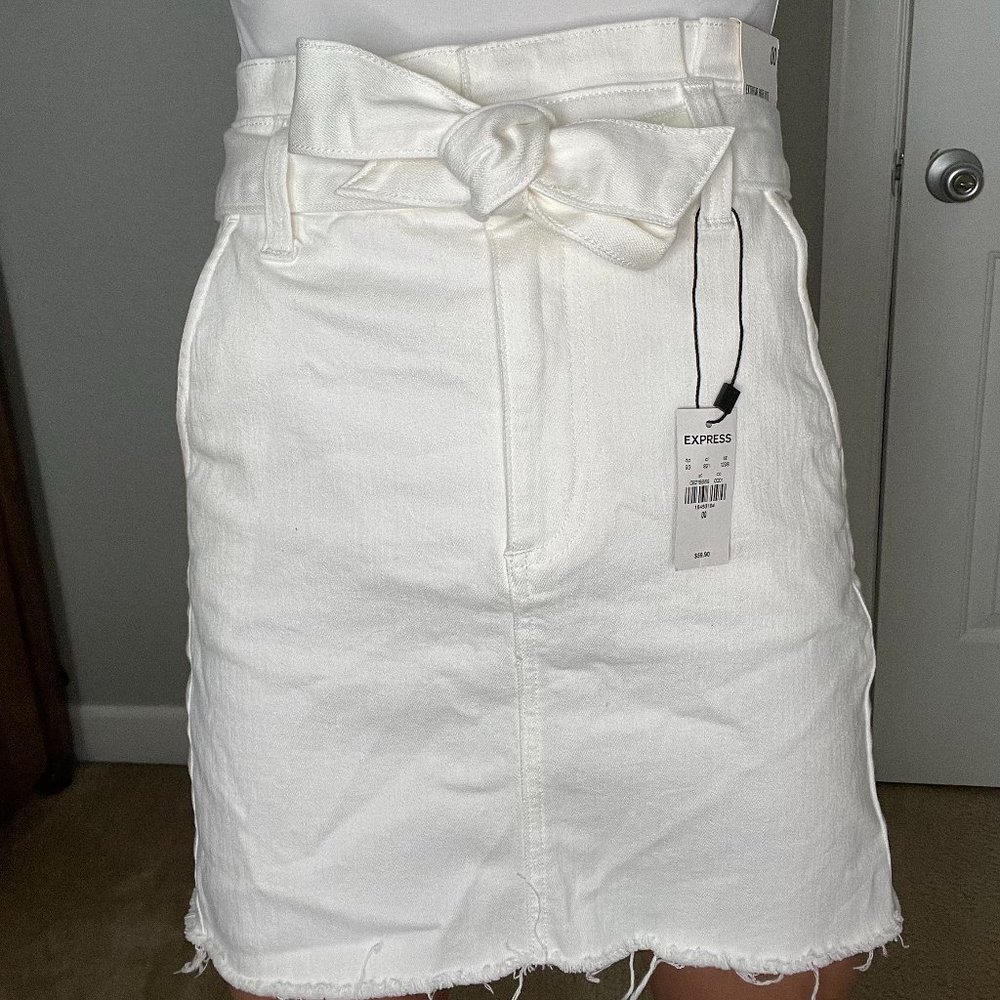 New Express extreme high-waisted skirt size 00, white denimn with adjustable bow